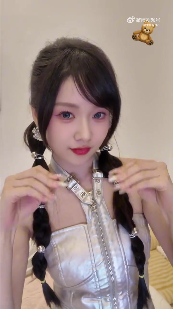 谈球吧体育app官网无畏契约美女主持戈曼妮分享视频：让女孩子伤心的事我做不到~
