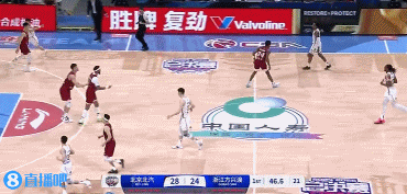 谈球吧(中国)官方网站👏太帅了！巴里-布朗突破面对夹击拉杆上篮打成2+1