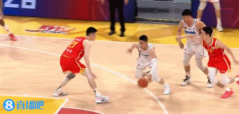 谈球吧官网登录入口😅这不行！纳托尔切入暴扣被卡尔顿从篮圈底捅出并犯规打成2+1