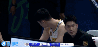 谈球吧(中国)官方网站💪看起来问题不大！胡金秋已经返回替补席