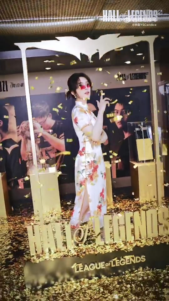 谈球吧余霜分享Uzi名人堂打卡点：别忘了去格莱美慢镜头打卡哟！！